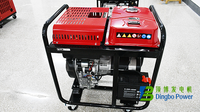 零基础也能放心用：这台12KW广西顶博发电机组制造省油耐造，一键电启动、AVR自动稳压，脚轮一推就走